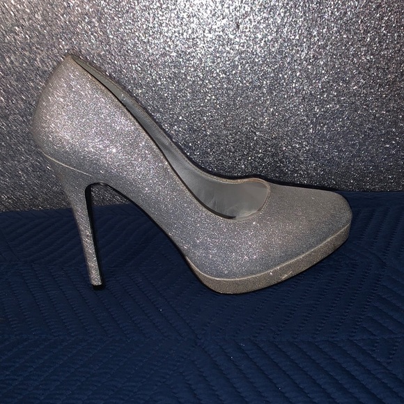 Silver shimmer heel! Very cute! - Picture 4 of 4